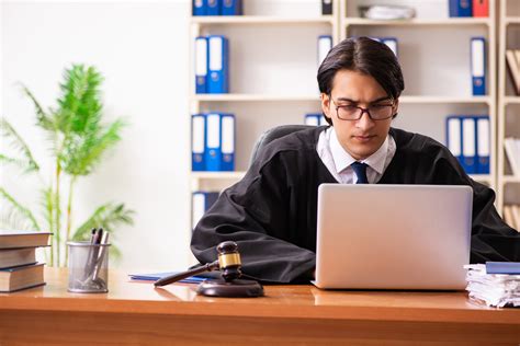 Virtual Judge .
